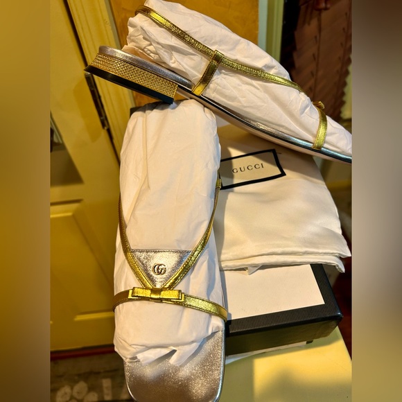 Almost New Gucci Silver and Gold Leather Sandals - Picture 3 of 8